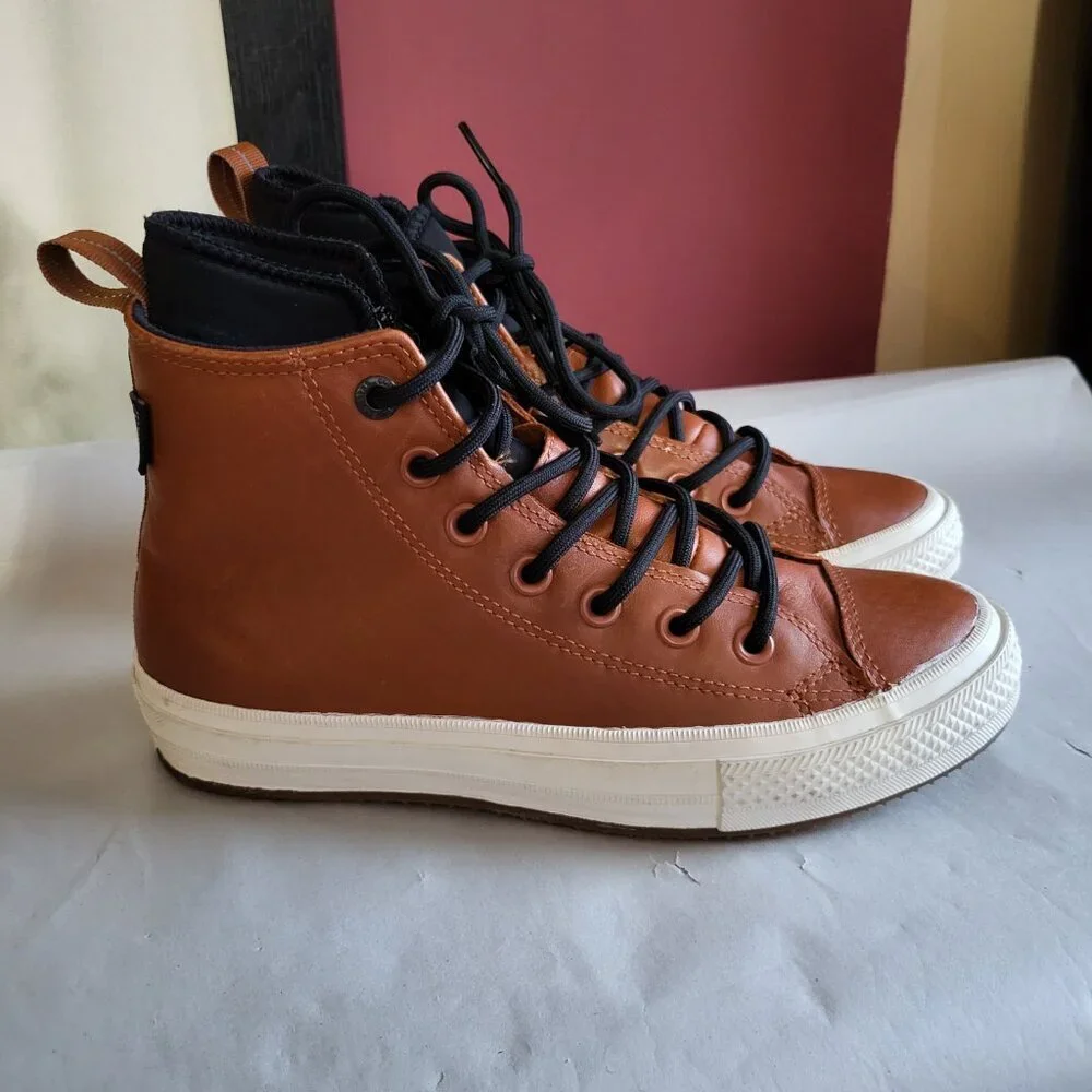 NWOT WATERPROOF LEATHER CONVERSE CHUCK TAYLOR HIGH TOPS UNISEX M-5 W-7